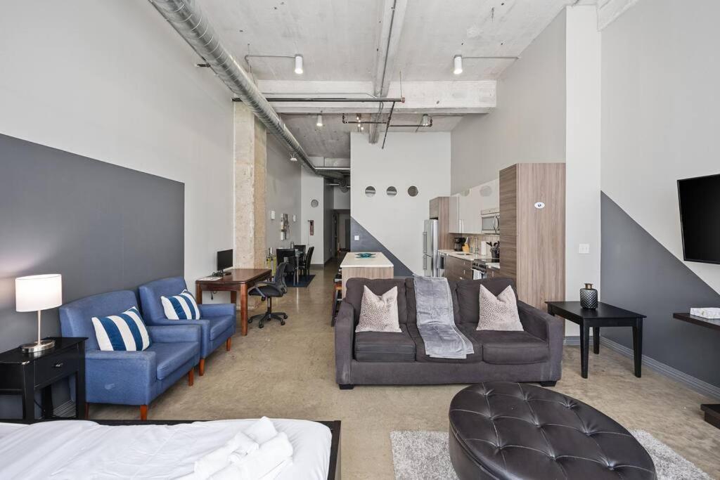 Stunning Downtown With Pool, Laundry, Parking Apartment Dallas