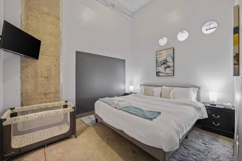 Stunning Downtown With Pool, Laundry, Parking Dallas